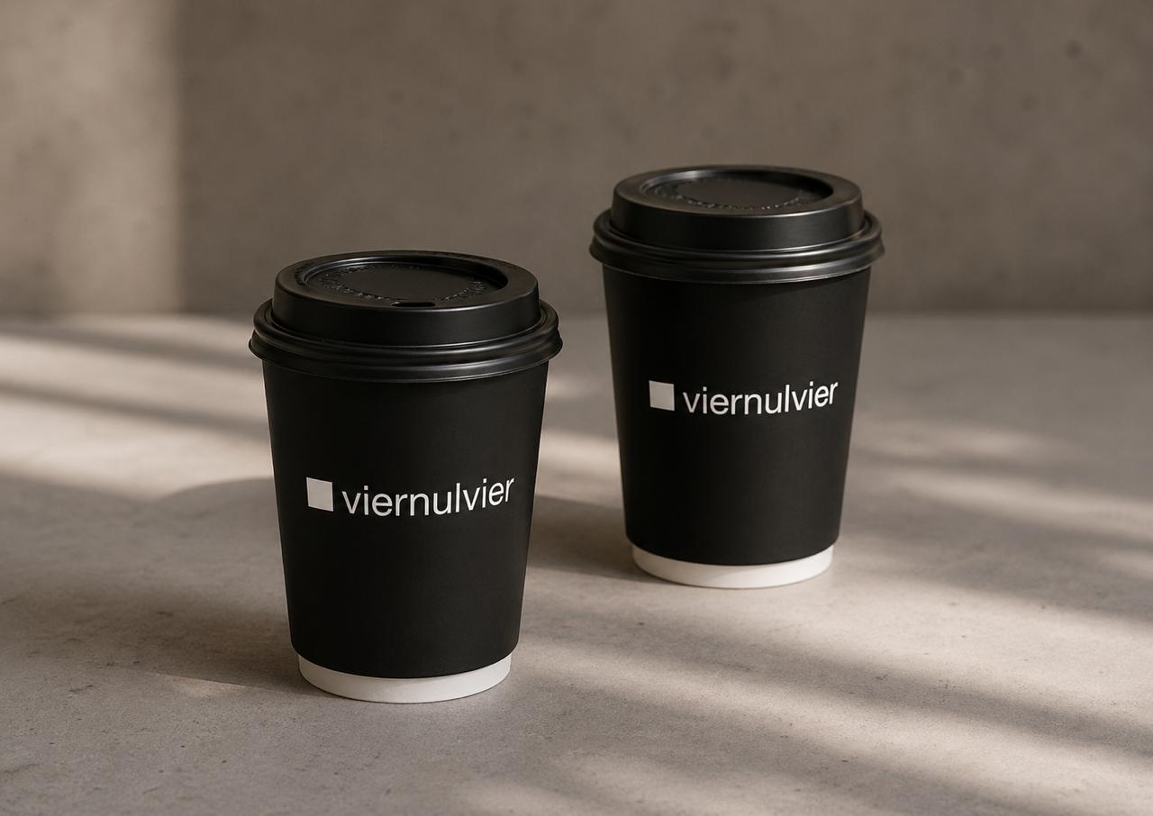 Viernulvier — Branded coffee cups